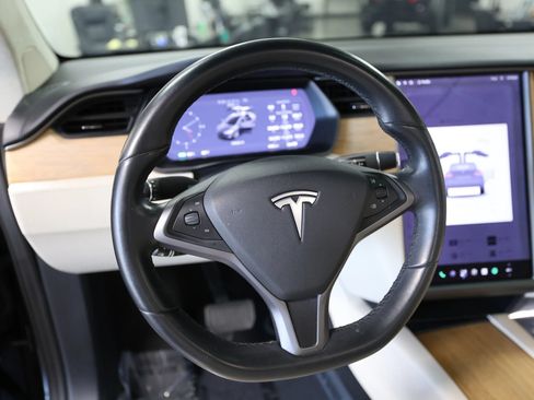 Used 2018 Tesla Model X 75D AWD/4WD image 30