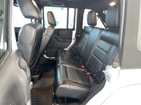 Used 2012 Jeep Wrangler Unlimited Sahara image 9