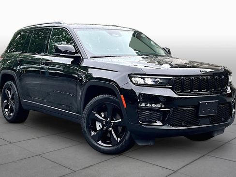Used 2023 Jeep Grand Cherokee Limited w/ Luxury Tech Group II AWD/4WD image 3
