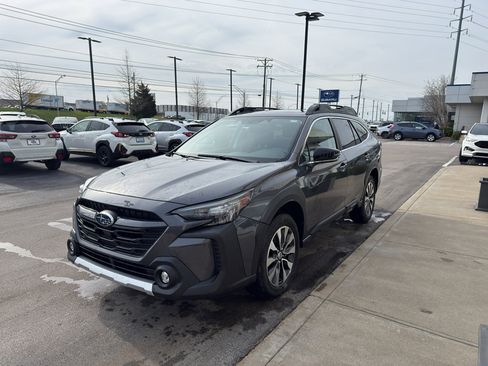 Used 2025 Subaru Outback Limited image 7