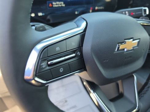 Used 2026 Chevrolet Equinox LT w/ Safety and Technology Package FWD image 13