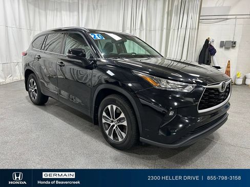 Used 2020 Toyota Highlander XLE AWD/4WD image 2
