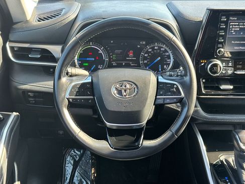 Used 2020 Toyota Highlander XLE AWD/4WD image 15