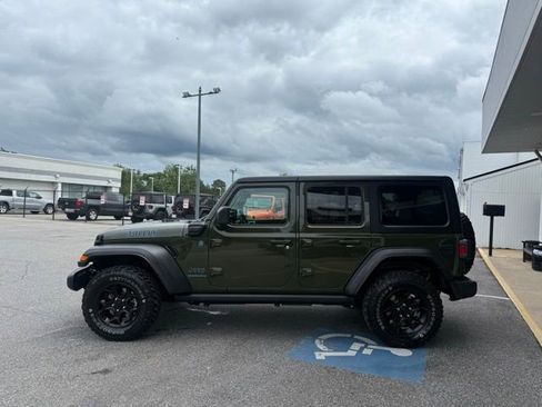Used 2023 Jeep Wrangler Unlimited w/ Cold Weather Group AWD/4WD image 7