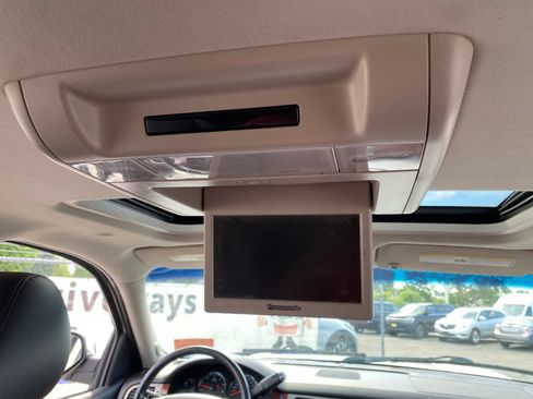 Used 2012 Chevrolet Suburban LTZ AWD/4WD image 20