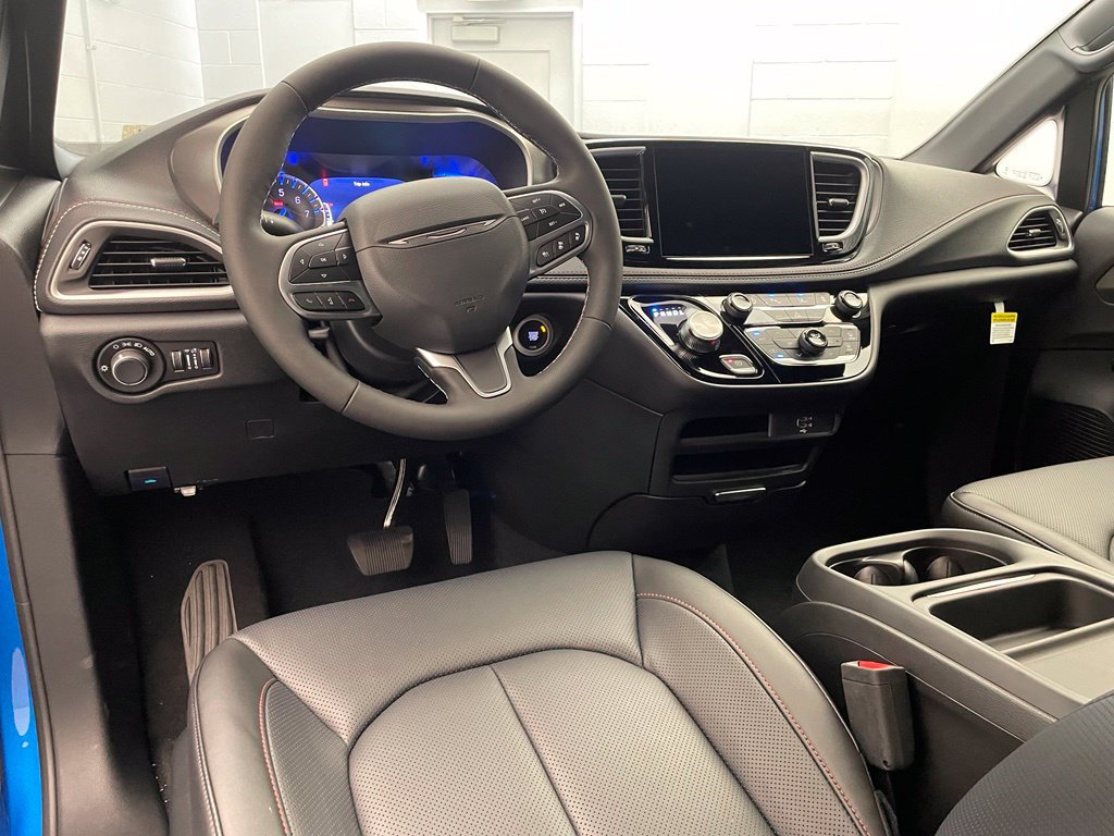New 2027 Chrysler Pacifica Select FWD image 12