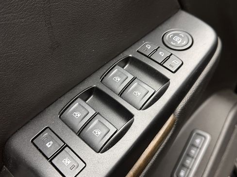 Used 2018 GMC Yukon Denali image 11