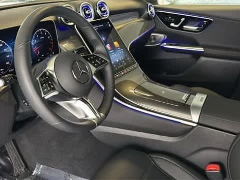 Used 2025 Mercedes-Benz GLC 300 4MATIC image 36