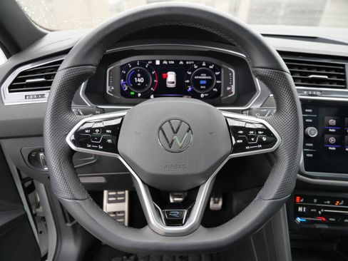 Certified 2022 Volkswagen Tiguan SEL R-Line image 26