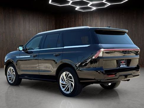 Used 2025 Lincoln Navigator Reserve AWD/4WD image 6