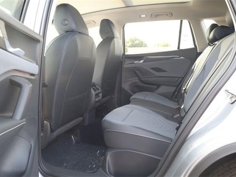 New 2025 Volkswagen Tiguan SE image 21