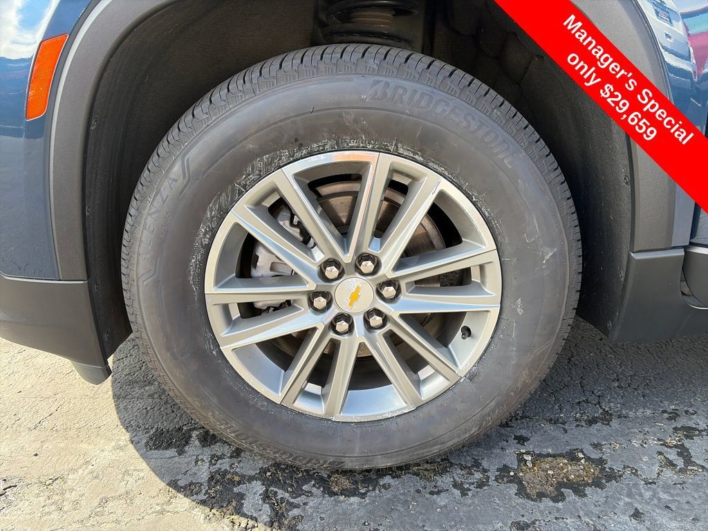 Used 2023 Chevrolet Traverse LT AWD/4WD image 28