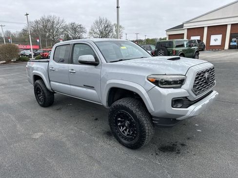 Used 2021 Toyota Tacoma TRD Sport image 11