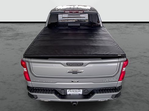 Used 2025 Chevrolet Silverado 1500 High Country w/ High Country Premium Package AWD/4WD image 3