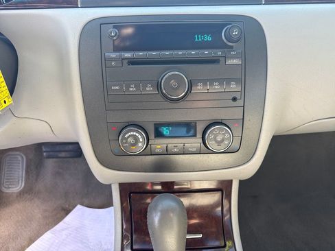 Used 2010 Buick Lucerne CXL image 23