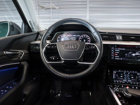 Used 2024 Audi Q8 e-tron Prestige image 18