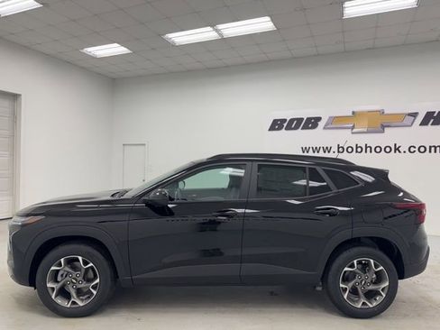 New 2026 Chevrolet Trax LT FWD image 8