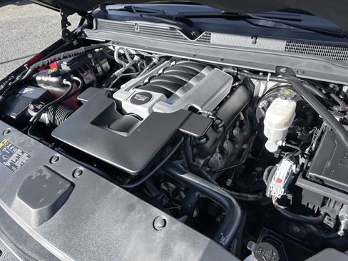 Used 2017 Cadillac Escalade ESV Platinum image 31