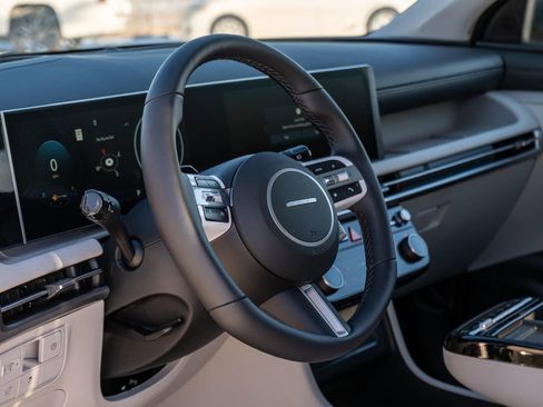 New 2025 Hyundai Tucson Limited image 24