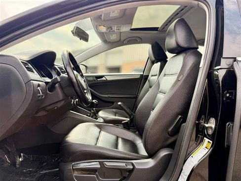 Used 2017 Volkswagen Jetta SE FWD image 9