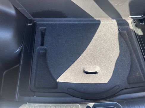 Used 2019 Jeep Cherokee Latitude Plus w/ Comfort/Convenience Group image 27