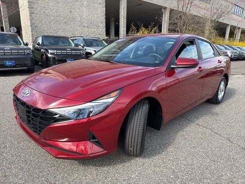 Used 2023 Hyundai Elantra SE image 3