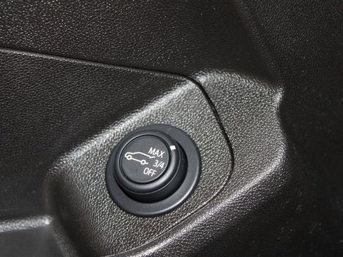 Used 2024 GMC Terrain SLT image 40