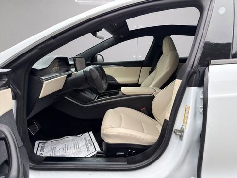 Used 2021 Tesla Model S Plaid image 9