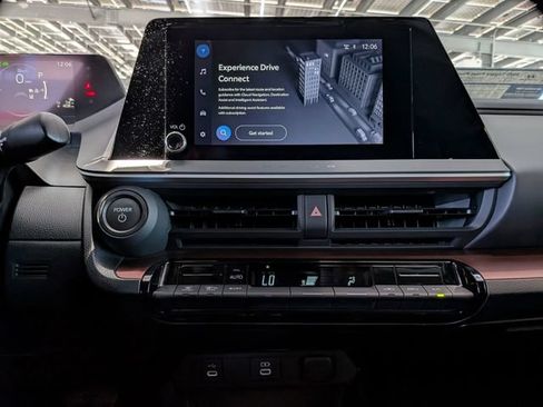 Used 2025 Toyota Prius Plug-In Hybrid FWD image 19