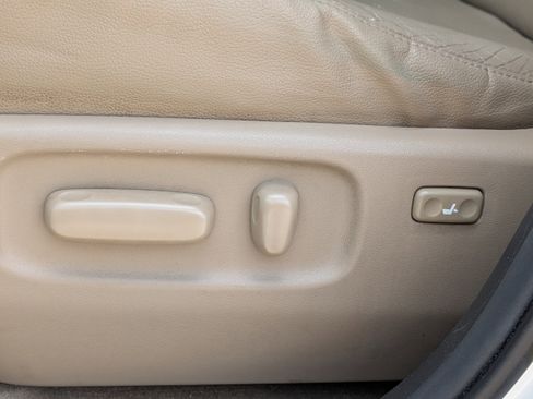 Used 2012 Toyota RAV4 Limited image 22