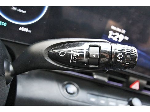 Used 2025 Hyundai Elantra SEL FWD image 18