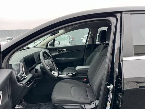 Used 2025 Kia Sportage LX FWD image 25