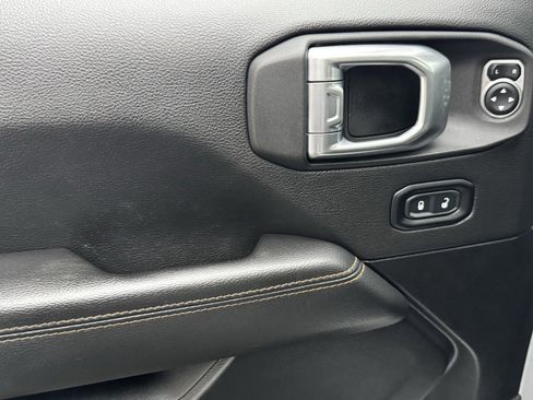 Used 2022 Jeep Gladiator Overland image 15