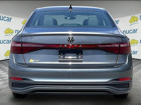 Used 2025 Volkswagen Jetta SE FWD image 5