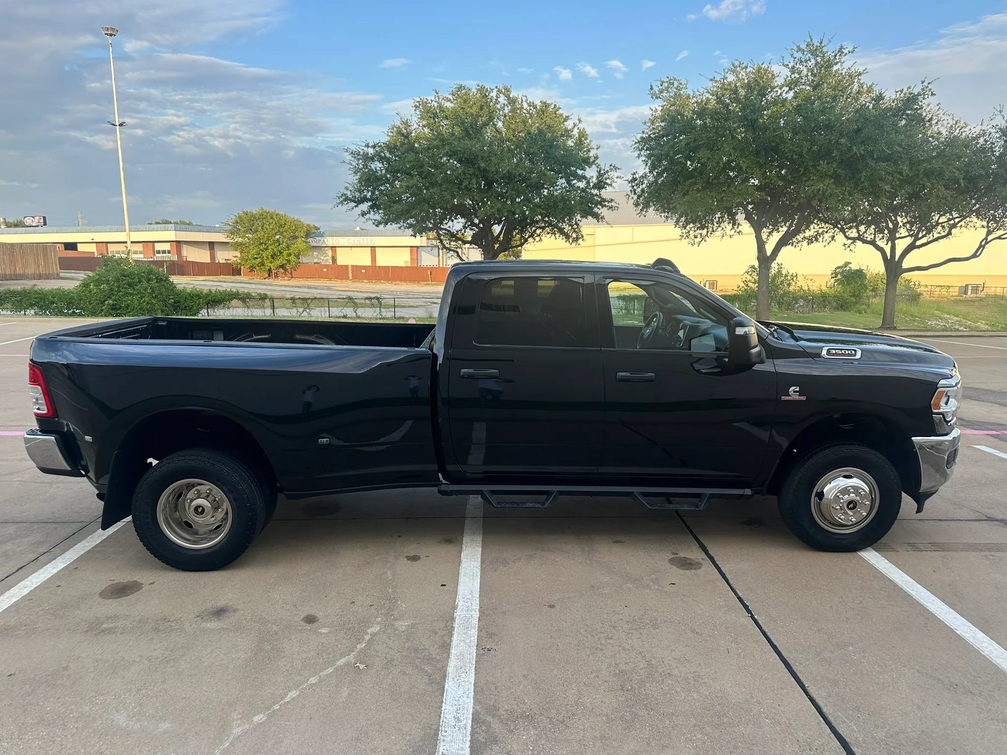 Used 2024 RAM 3500 Tradesman w/ Chrome Appearance Group AWD/4WD image 10