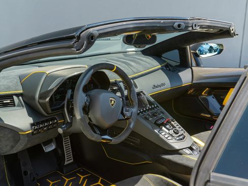 Used 2020 Lamborghini Aventador SVJ AWD/4WD image 67