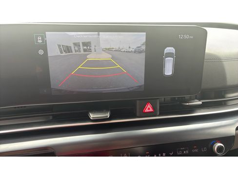 Used 2025 Kia Carnival FWD image 27