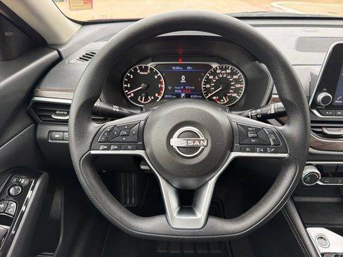 Used 2023 Nissan Altima 2.5 SV AWD/4WD image 24