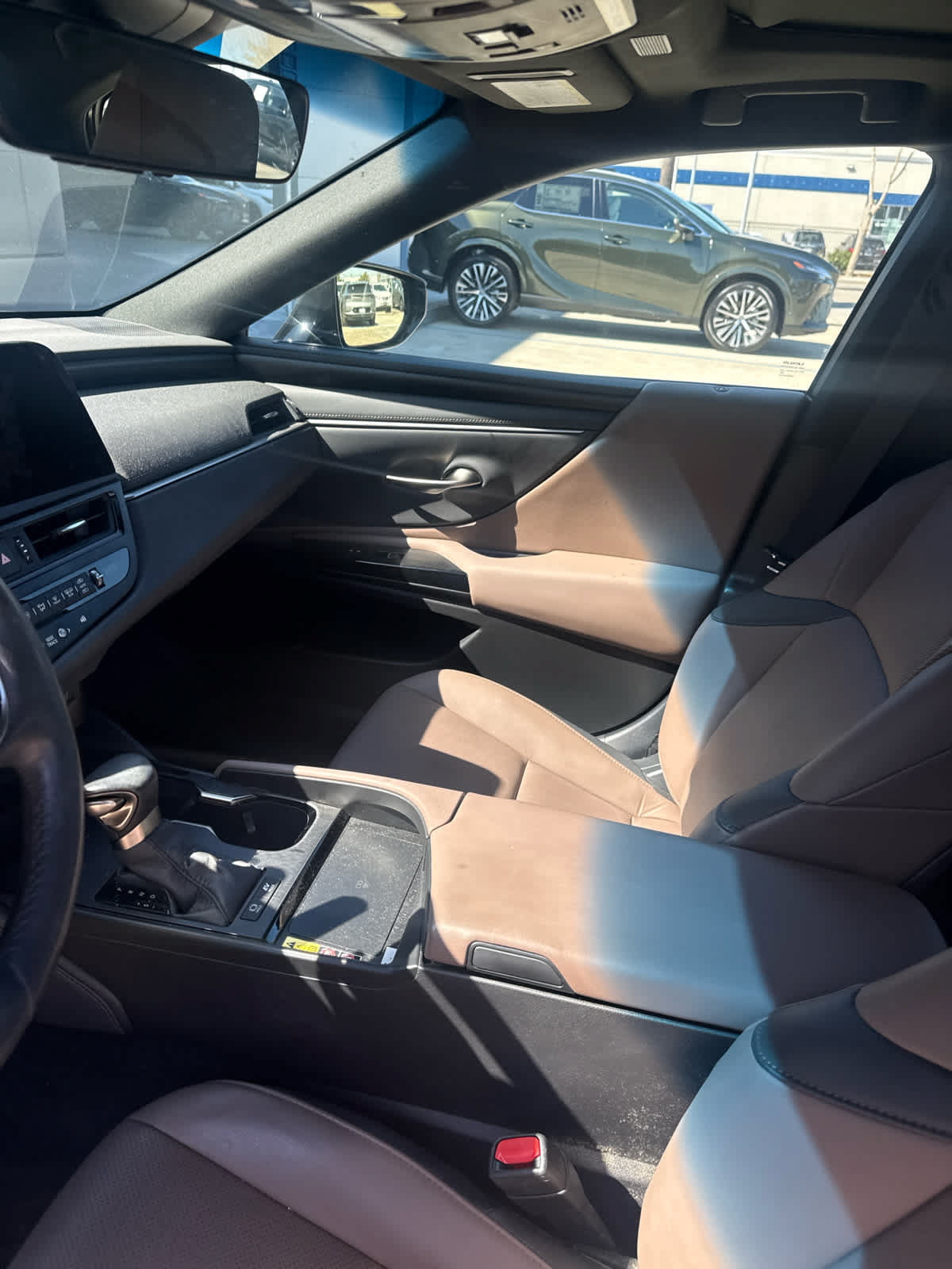 Used 2024 Lexus ES 300h w/ Premium Package FWD image 3