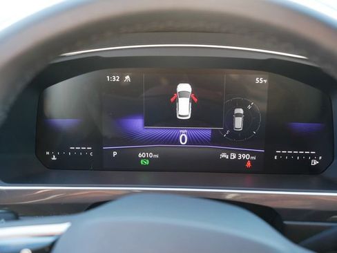 Certified 2024 Volkswagen Tiguan SE R-Line image 27