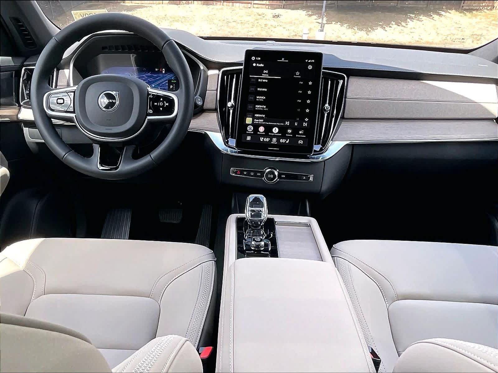 New 2026 Volvo XC90 T8 Plus w/ Protection Package Premier AWD/4WD image 7