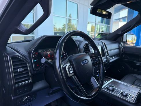 Used 2018 Ford Expedition Limited w/ Equipment Group 302A AWD/4WD image 10