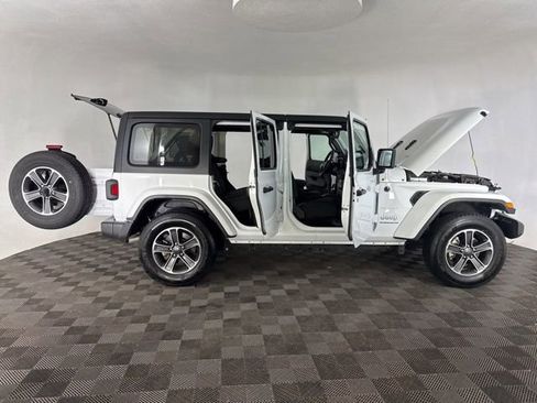 Used 2023 Jeep Wrangler Sahara image 16