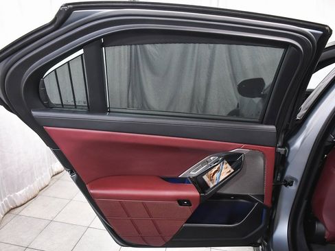 Used 2023 BMW i7 xDrive60 image 14