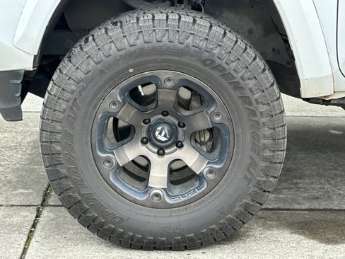 Used 2018 Toyota Tacoma TRD Sport w/ Technology Package image 23