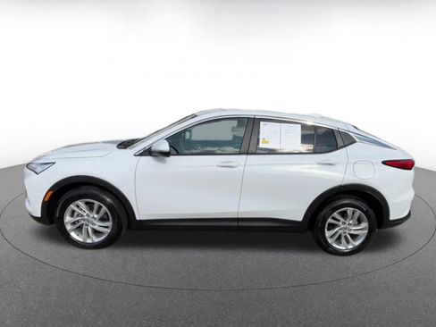 Used 2025 Buick Envista Preferred image 9