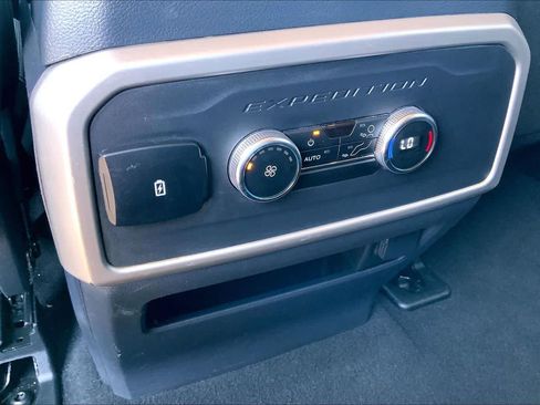 Used 2024 Ford Expedition XLT AWD/4WD image 29