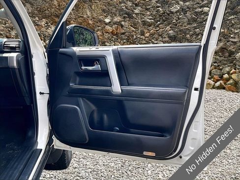 Used 2014 Toyota 4Runner SR5 AWD/4WD image 19