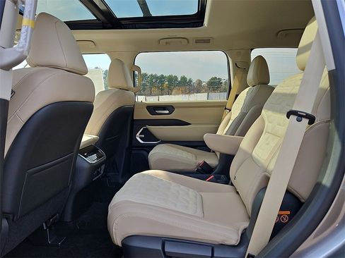 New 2025 Nissan Armada Platinum Reserve image 11