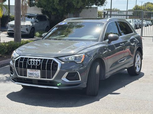Used 2020 Audi Q3 2.0T Premium w/ Convenience Package AWD/4WD image 3